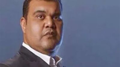 رياض الخولي ومحمد لطفي ونخبة من نجوم الفن في عزاء والد أحمد فتحي