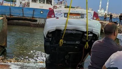 إحباط محاولة انتحار شخص بالقفز في المجري الملاحي لقناة السويس ببورسعيد