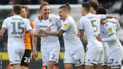 توتنهام ينافس كبار أوروبا على نجم ليدز يونايتد