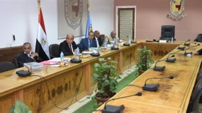 المرشحون لمنصب عميد كلية الطب البيطري بسوهاج يعرضون خططهم التطويرية