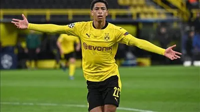 صفقة ليفربول المنتظرة.. بيلينجهام يحسم موقفه من الرحيل عن بروسيا دورتموند 