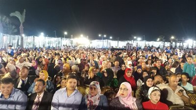 أولى ليالي مهرجان السويس للموسيقى والغناء يرفع شعار كامل العدد (صور)