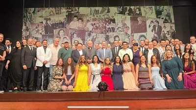 انطلاق مسرحية 