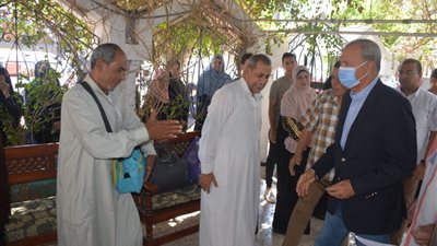 محافظ القليوبية يودع أول فوج للحجاج قبل سفرهم لبيت الله الحرام