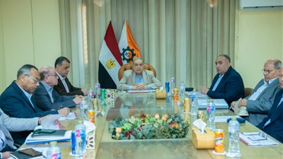 وزير الإنتاج الحربي يتفقد شركة حلوان للصناعات غير الحديدية 