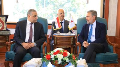 محافظ سوهاج يستقبل السفير الإيطالي في زيارته الأولى للمحافظة 