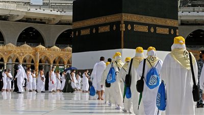 أستاذ صحة عامة تقدم نصائح هامة لـ الحجاج (فيديو)