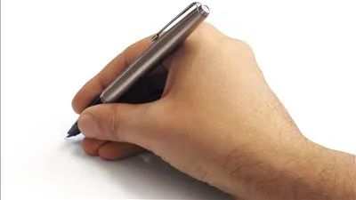 هل طريقة مسك القلم مؤشر للإصابة بالزهايمر؟.. طبيب يُجيب (فيديو)