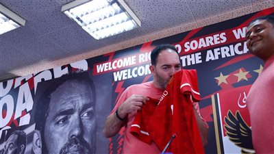 سواريش يمنح قمصان لضوء الأخضر للمساهمة في وضع تشكيل مباراة بتروجيت