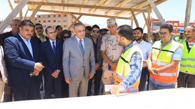 محافظ سوهاج يتفقد عددا من مشروعات 