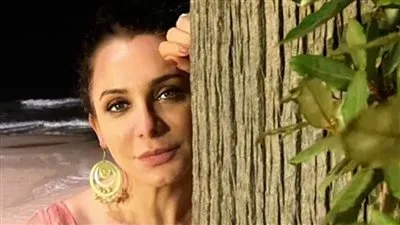 دون مكياج.. سلاف فواخرجي تخطف الأنظار في أحدث ظهور 