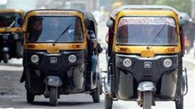 ضبط شخصين لقيادتهما توك توك برعونة والتسابق بينهما في الإسكندرية 