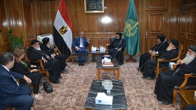 محافظ القليوبية يستقبل وفد الكنائس للتهنئة بعيد الأضحى 