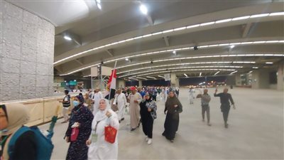 حجاج الجمعيات الأهلية من المتعجلين ينتهون من رمي الجمرات (صور)