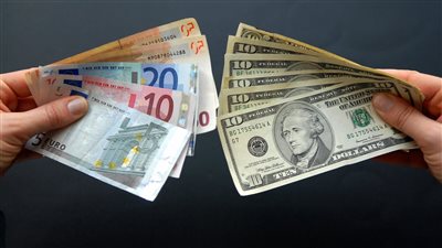 سعر اليورو يصل إلى مستوى التكافؤ مع الدولار