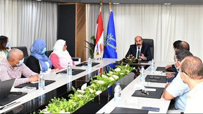 تفاصيل لقاء محافظ أسوان مع مسئولى شركة إعلانات الهيئة العامة للسكك الحديدية