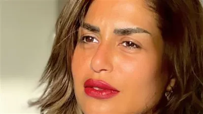 من فرنسا.. منة فضالي تخطف الأنظار في أحدث ظهور لها