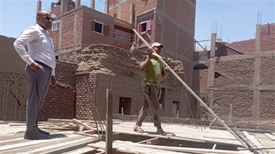  تنفيذ حملة لإزالة التعديات على الأراضي الزراعية بأبومناع غرب في قنا