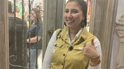 فتاة بورسعيدية تخترق مجال الرجال في تشطيبات المحلات من دهانات وسيراميك وديكورات