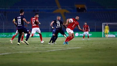 عاجل.. بيراميدز يفاوض نجم الأهلي سرا لضمه مجانا