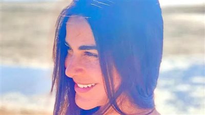 بإطلالة صيفية.. رانيا منصور تغازل متابعيها في أحدث ظهور لها