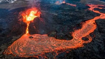 شاهد| تفاصيل ثوران 3 براكين بإندونيسيا وأيسلندا واليابان في نفس التوقيت