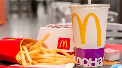 طاه سابق في ماكدونالدز يكشف الأسرار: تجنبوا هذه الشطيرة