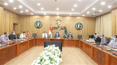 محافظ المنوفية يجتمع باللجنة العليا لمواجهة كورونا لمتابعة الموقف الحالى للفيروس