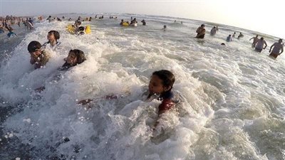 الأرصاد توجه تحذيرا للمصطافين بالسواحل الشمالية (فيديو)