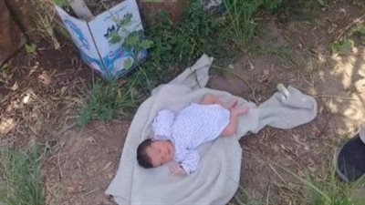 تفريغ الكاميرات.. كواليس العثور على طفل رضيع ملفوف بقطع قماش 