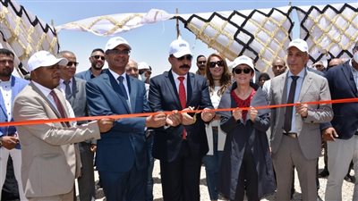 محافظ أسوان وسفيرة سويسرا يفتتحان مشروع تحسين مياه الشرب 