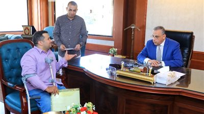 محافظ سوهاج والسكرتير المساعد يبحثان مطالب 87 مواطنا