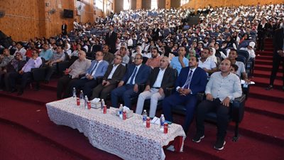 رئيس جامعة سوهاج يشهد حفل ختام معسكر لإعداد قادة الكشافة والمرشدات بالتربية الرياضية