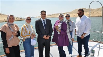 كلية الاقتصاد والعلوم السياسية تنظم زيارة علمية إلى قناة السويس