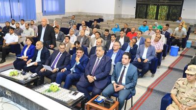 محافظ سوهاج يعقد الاجتماع الدوري الأسبوعي لبحث موقف مشروعات مبادرة 