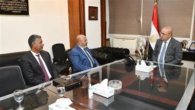 الجزار يستعرض مسودة المواصفات الفنية وكراسة الشروط لمشروعات المياه