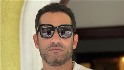 بأجواء هادية.. عمرو سعد يبهر جمهوره بممارسته رياضة اليوجا