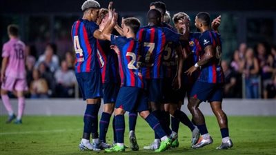 نجم برشلونة يحسم موقفه من عرض عملاق الدوري الإنجليزي