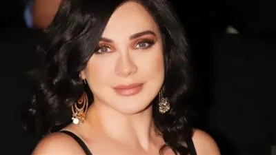 بفستان مكشوف.. سلاف فواخرجي تستعرض جمالها في أحدث ظهور 