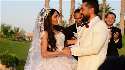 بفستان أسطوري ملكي.. الصور الأولى من جلسة تصوير زفاف 