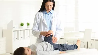 طبيب يوجه نصيحة مهمة قبل الزواج بشأن مرض ضمور العضلات (فيديو)