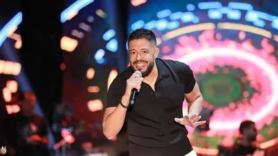 بالصور.. حماقي يتألق بحفله بالساحل الشمالي.. وأحمد سعد يعلق: