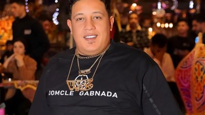 حمو بيكا ينهي خلافاته مع عمر كمال في الساحل الشمالي 