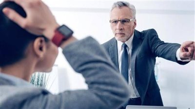 6 حالات يحق فيها للعامل طلب تعويض حال فصله بقانون العمل الجديد 