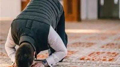 فائدة فقهية (7).. ماذا يفعل من نسى عدد الركعات أثناء الصلاة