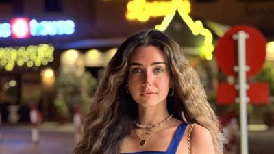 بإطلالة زرقاء.. هنا الزاهد تخطف الأنظار في أحدث جلسة تصوير لها 