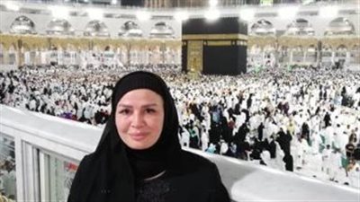 داخل الحرم المكي.. تفاصيل الصورة المتداولة للفنانة إلهام شاهين