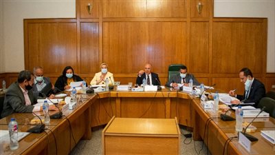 وزير الري يعقد اجتماع اللجنة العليا لتراخيص الشواطئ بحضور وزيرة البيئة