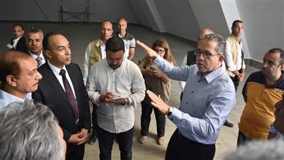 جولة تفقدية لوزير السياحة والآثار بالمتحف الآتوني بالمنيا | صور