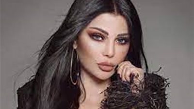 بـ«فستان كوروشيه».. هيفاء وهبي تخطف الأنظار من رحلتها في باريس